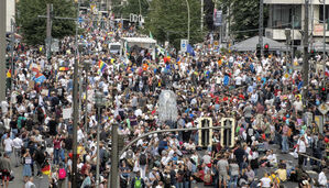 Eine aktuelle Herausforderung für die Polizei: Die sogenannten Querdenker-Demos (Bild: Gerddanigel/Wikipedia/CCBY)
