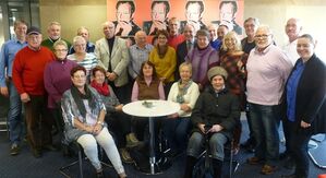 Willy Brandt thront über Daniel Borns Gästen
