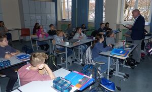 Der Lesepate freut sich über gebannte Zuhörer