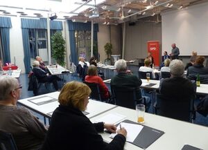 die aufmerksame Zuhörerschaft folgt der Debatte des Podiums (Bild: Fallert)
